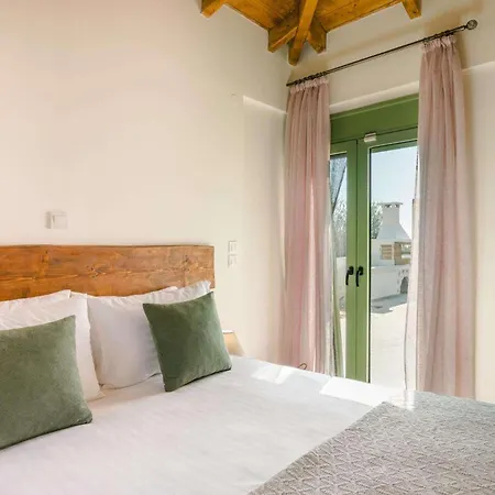 Dionisis By Vintage Travel Karavádosz